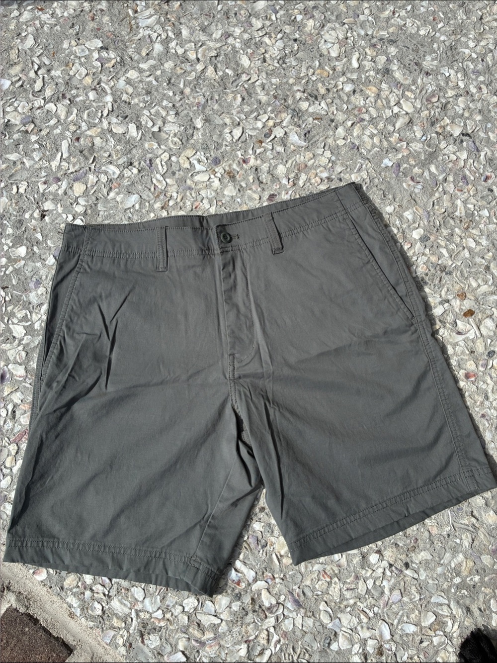 Duck Head Men's Harbor Flat Front Gunmetal Gray Shorts 32 waist